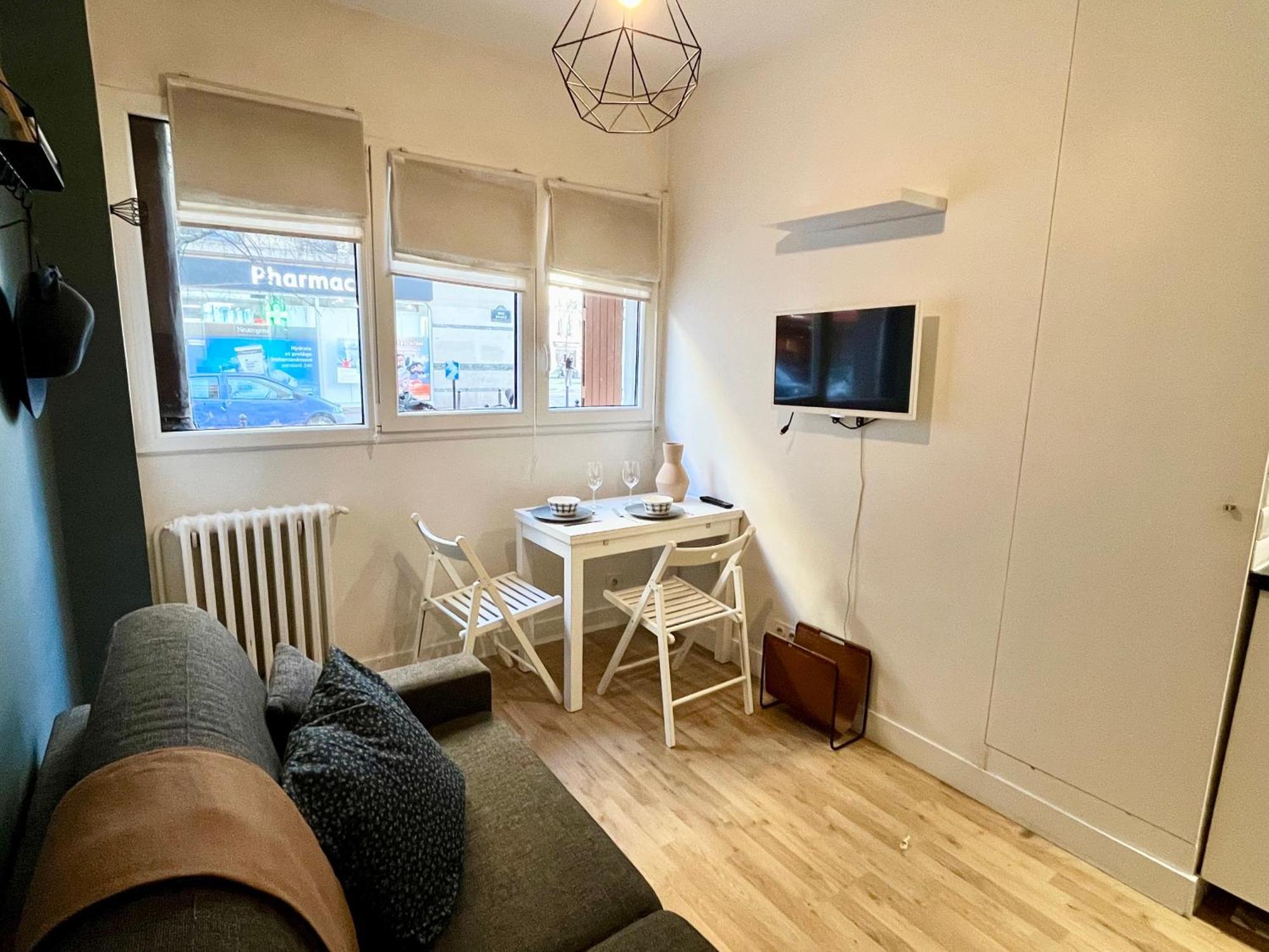 Charming - Latin Area - 2 Guests Apartment *